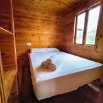 مكان تخييم Ares Ecoresort