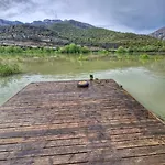 مكان تخييم Ares Ecoresort Camarasa