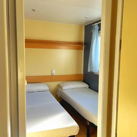 مكان تخييم Ares Ecoresort Camarasa